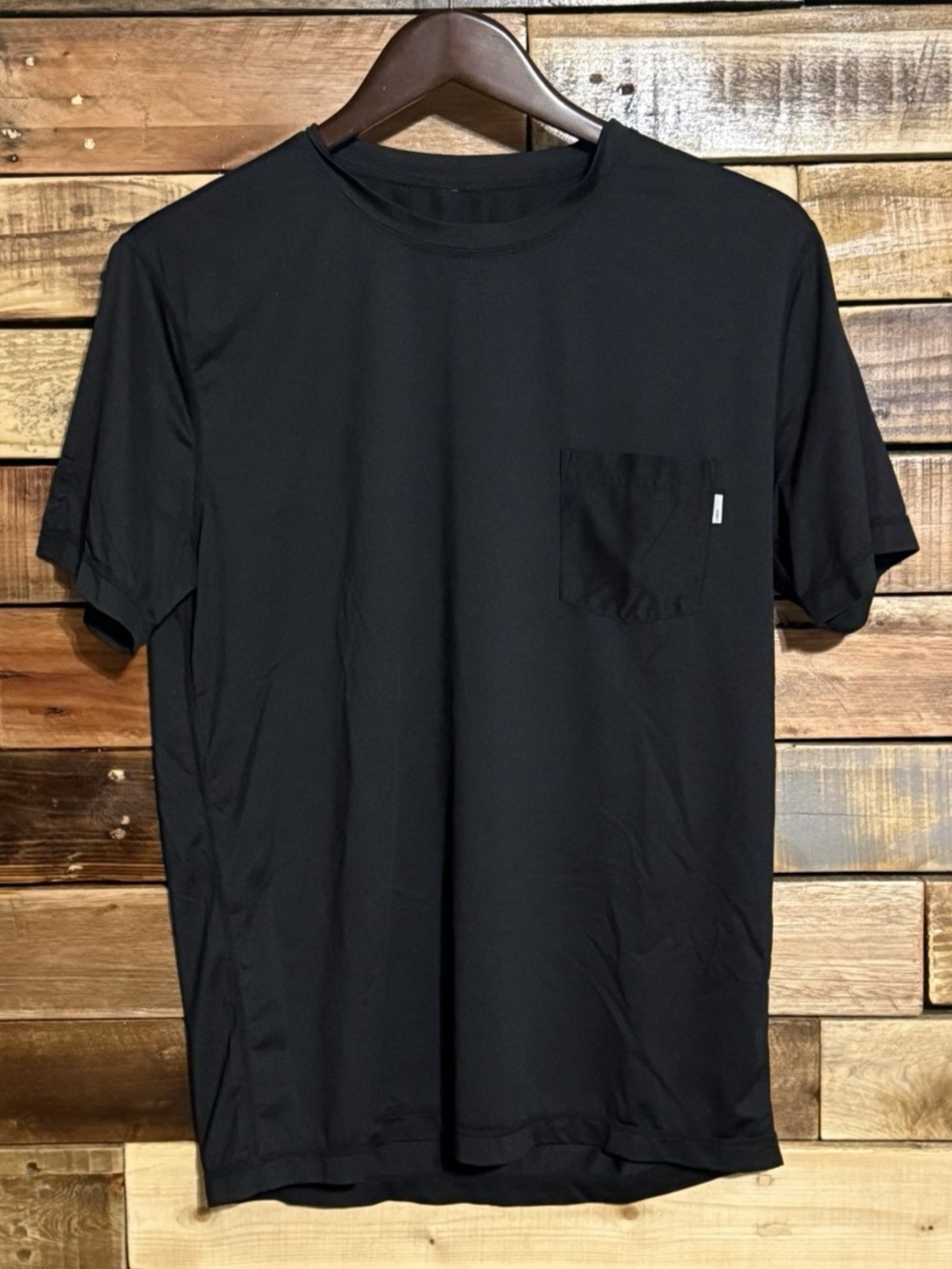 Vuori Men's Black Tradewind Performance Tee Size Medium M EUC Workout Pocket